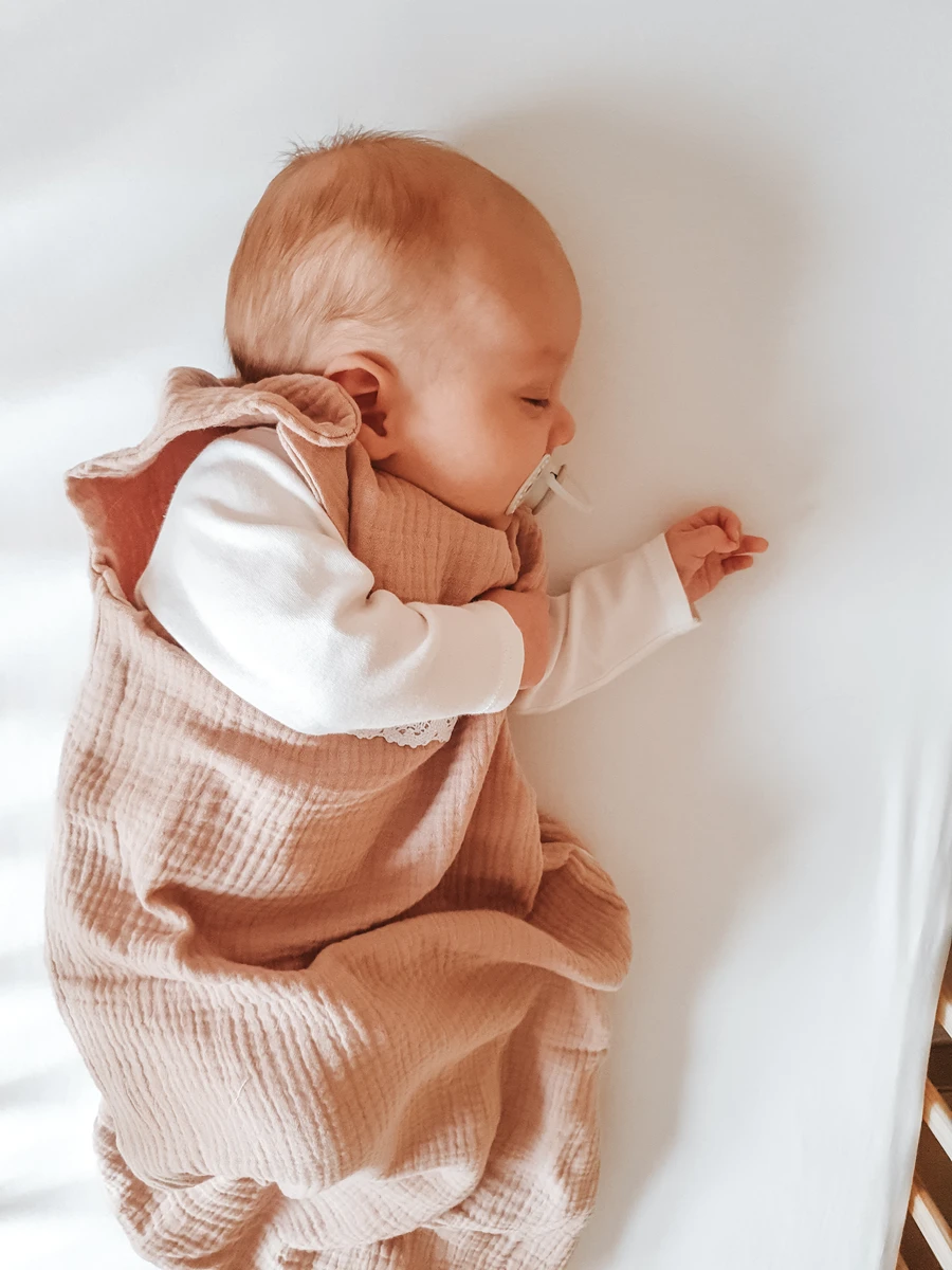  Śpiworek do spania dla niemowląt Cuddly Muslin Beige TOG 1.0 na lato Bellochi 3